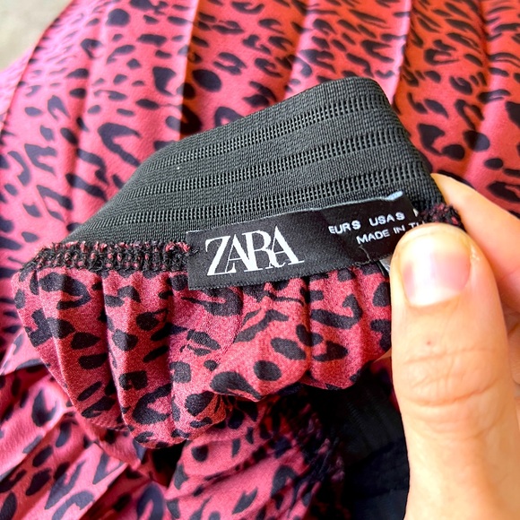 ZARA Rose Pleated Cheetah Print MIDI skirt - Picture 3 of 3